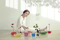 彩色水培花束鲜花白衣美女人物海报彩色|白衣|人物海报