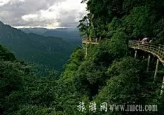 苗族风情游黄果树大瀑布、西江千户苗寨、龙宫、天龙屯堡双飞五日,北京到安顺旅游线路