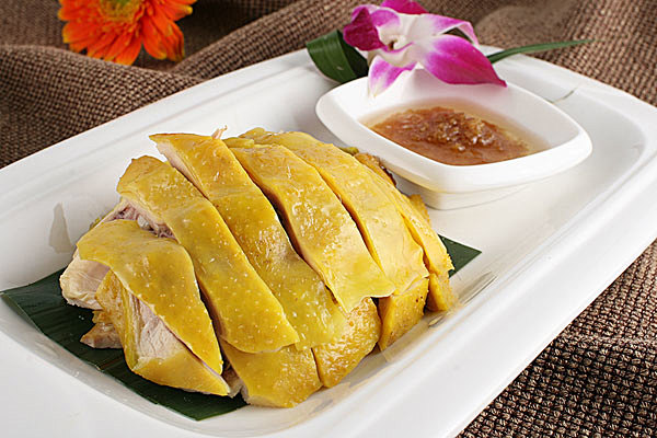 白斩鸡是一道民族特色菜肴 ,在南方菜系中.