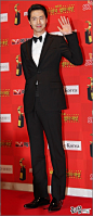 赵寅成，韩国男演员、模特，1981年7月28日出生于首尔。