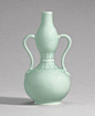 其中包括图片：A RARE CELADON-GLAZED DOUBLE-GOURD VASE, QIANLONG SEAL MARK AND PERIOD | 清乾隆 粉青釉綬帶耳葫蘆尊 《大清乾隆年製》款 | Imperial Porcelain – A Private Collection |  | Sotheby's