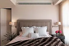 【现代美式混搭风】简约的美式装修风格就可以很好的满足这种需求，并且比较好的是，在营造慵懒舒适温馨的氛围中还能够保持一种尊贵的复古的情怀。就这款家居来说第一个让小编印象深刻的就是墙面的涂料的颜色，当然也可能是壁纸，图面上看不是很清楚。