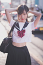 #夏季物语# 
日本旅拍第一天 顺便祝奏奏生快！

少女的散步和戏水

凌晨的航班5点就到了羽田，虽然基本没怎么睡，但是一看到初升的太阳大家马上就像打了鸡血一样兴奋了起来。稍稍休息了一会儿，去筑地填了下肚子。接着就前往第一站青梅和多摩川，离开了纷繁复杂的东京，来到了无人的乡村，漫步街道上的 ​​​​...展开全文c