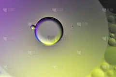 微微的油水摄影抽象的背景和纹理气泡光多色照明。艺术水面为您的产品展示和艺术品设计与复制空间。水汪汪的