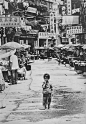 1960年代
逃荒到香港的孤儿，父母不知去向。