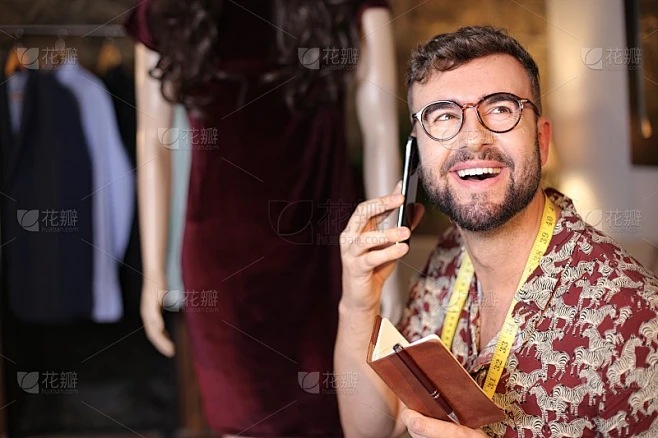 男时装设计师打来电话_5160315114