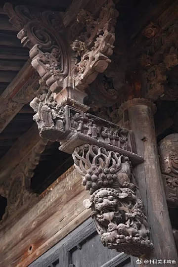 垂花是中国传统木建筑构建元素之一。 ​​...