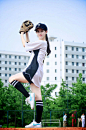 奶茶妹妹打棒球露美腿 魅力代言清华队_体育频道_凤凰网