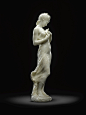 法国雕塑家Hippolyte-François Moreau（1832-1927）的作品《怀抱鸽子的女人》，高78cm。