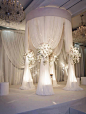 #婚礼布置# #白色婚礼# Dazzling Wedding Inspiration - MODwedding：wedding-reception-ideas  @予心木子