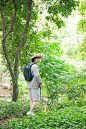 灰色防晒衣夏季徒步旅行男生人物摄影图片
