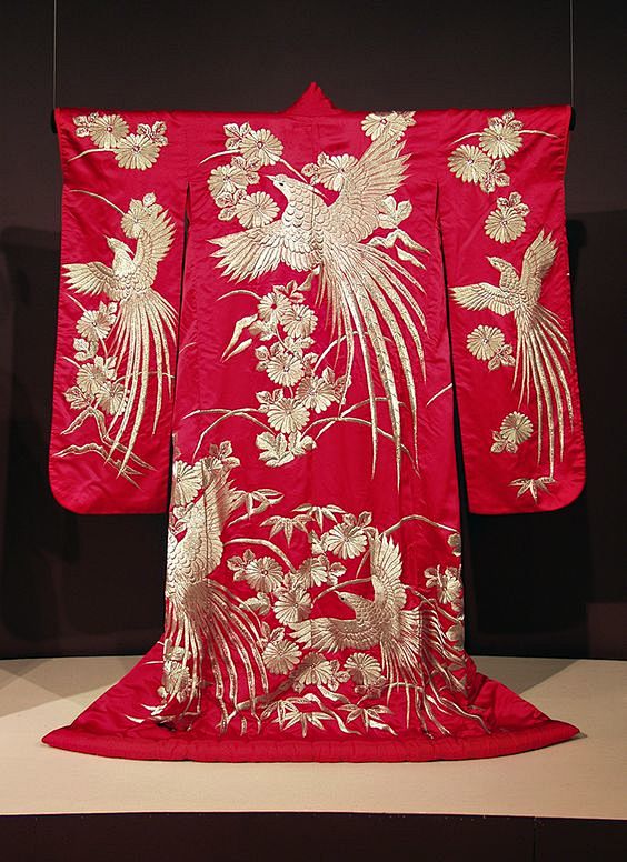 Red furisode embroid...