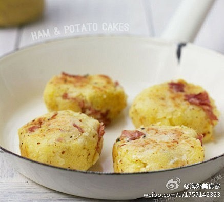 【火腿土豆饼】1、土豆煮熟捣成泥，加盐、...