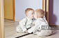 Baby kissing his Reflection in the Mirror_创意图片