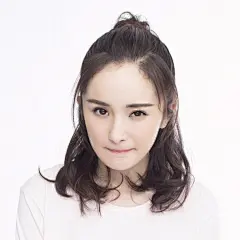 杨幂九宫格表情包萌翻网友！ 怎么看都看不够。 ​​​​