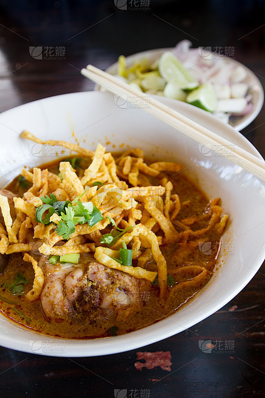 Khao Soi，泰国北部面条咖喱汤
