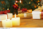 圣诞色彩-礼盒与白色蜡烛