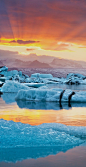 Fire and Ice sunset in Jokulsarlon Iceland • photo: Brian Rueb Photography #美景# #摄影师#