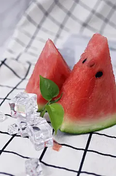 西瓜水果摄影图小清新夏日照片杂志配图壁纸