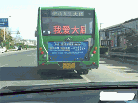 要说实话，你看的第一眼是哪里？