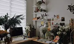 Ooh Art Saturday | 西朴Sypo_创作 : Q：你从什么时候开始接触艺术/是什么让你喜欢艺术并坚持创作？ Q：在西朴插画中出现的短发女孩是谁？商业合作有既定的主题、品牌风格，在创作时候经常需要思考在…