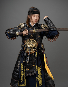 com采集老磕采集到大杂绘[trn] 宋 明扎甲 札甲 甲胄 真人可穿 中式