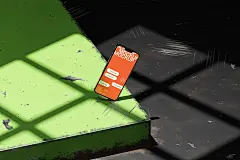 Smartphone industrial mockup red metal 25款极简工业风IPhone智能手机UI屏幕界面APP广告壁纸设计展示PSD样机_格外视觉(uigui.cn)-国外高品质设计素材共享网