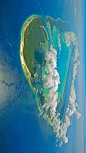 印度洋上的阿尔达布拉群岛 (© Wil Meinderts/Minden Pictures)
阿尔达布拉群岛是一个偏远的岛屿，它被认为是塞舌尔的一部分，如今只有十几个人居住在那里。阿尔达布拉群岛有着地球上第二大珊瑚环礁，它在印度洋上的孤立位置意味着岛上的栖息地几乎没有受到过人类的影响，可以说它是一块原始生态的完整保留地！