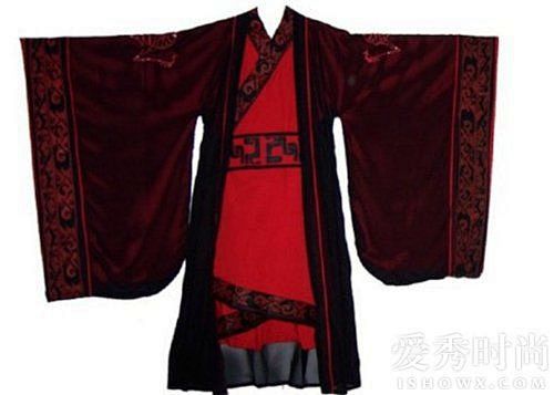 男服服饰：

　　礼服：汉朝的祭祀礼服，...