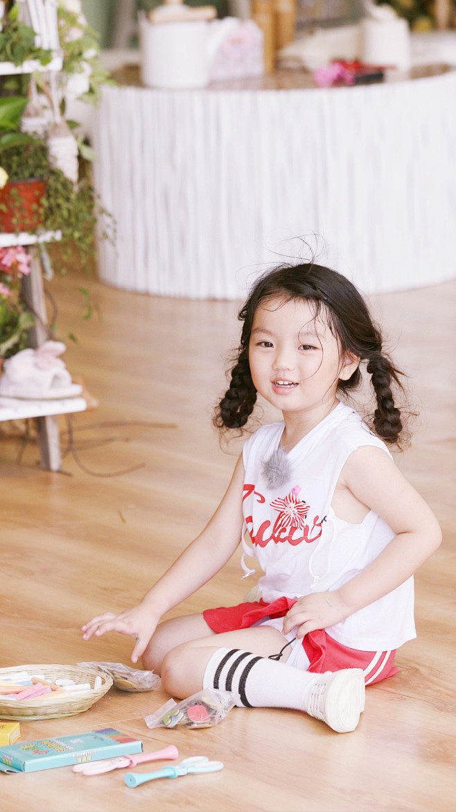 爱思壁纸阿拉蕾崔雅涵