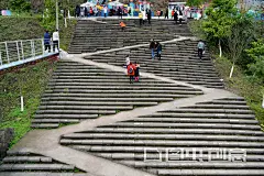 重庆惊现神级梯道 Z字型登山堪比挑山工 - 图虫创意图库正版图片,视频,插图,微博微信公众号配图,自媒体素材