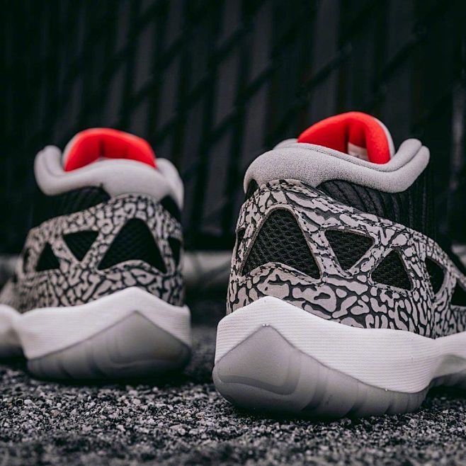 Air Jordan XI Low IE...