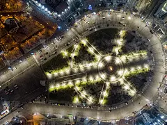 空中夜间俯瞰自由广场