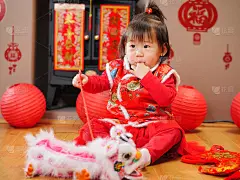 中国女婴庆祝中国新年