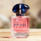 The scent that encapsulates your most treasured memories. MY WAY, the new feminine fragrance by Giorgio Armani, combines a generous heart of tuberose with warm base notes of vanilla and musk, to create a radiant and free-spirited fragrant journey. 

#Arma