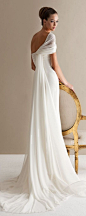 Delicate lines, flowing fabrics and a gorgeous spirit, these Grecian-inspired gowns are perfect for a variety of wedding styles – from destination to downtown. Let’s have a look at 10 more of our favorite finds! via Pinterest Related