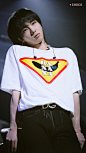 华晨宇 是楼下靠在小兰车门边等你的小哥哥@华晨宇yu 太苏啦！
这样的小哥哥请给我来一打！ ​​​​
