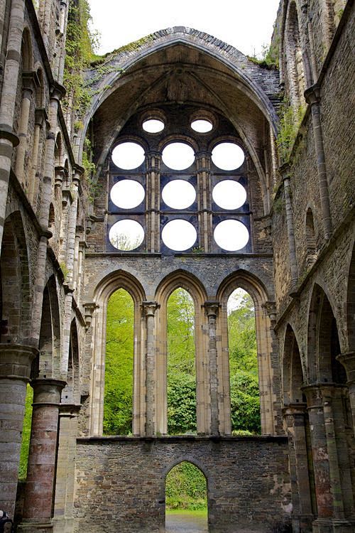 墙的维莱修道院，位于维莱拉维尔，比利时的...