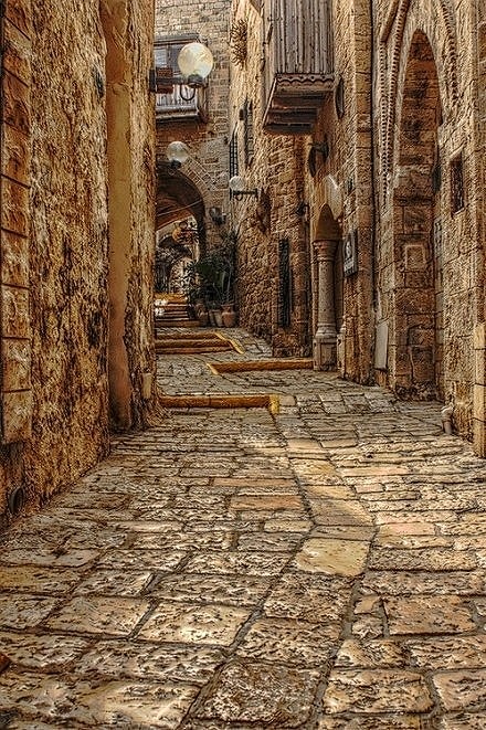 希腊罗得岛，中世纪街道，这里的每块砖都是...
