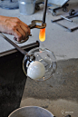 手工玻璃吹制过程欣赏：加拿大Bocci手工玻璃吹制工作室“第28系列”吊灯完整吹制过程 - 手工客，高质量的手工，艺术，设计原创内容分享平台