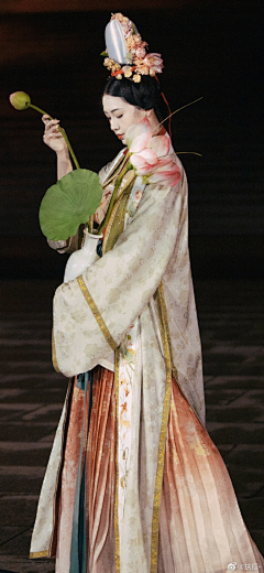 【服饰】古代装束-花瓣网|陪你做生活的设计师 | 【装束复原】西汉初期仕女装束