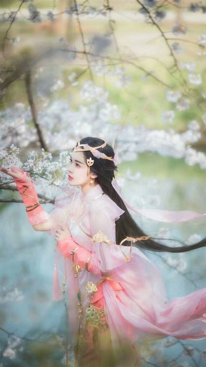寒蝉凄切，
对长亭晚，
骤雨初歇。
都门...