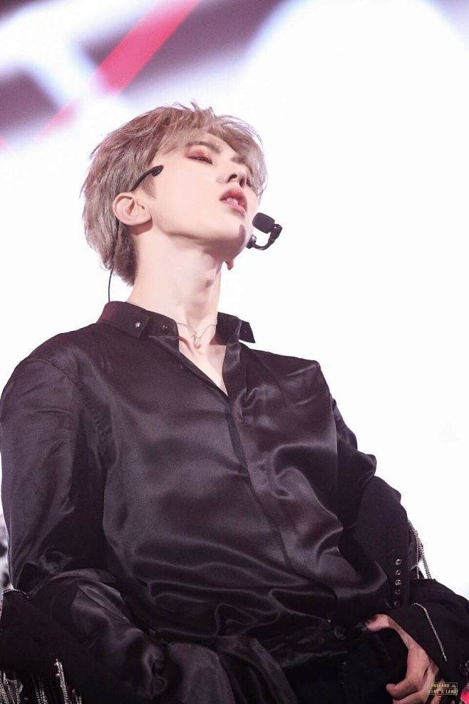 偶像练习生蔡徐坤出道舞台mackdaddy