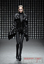 哥特式“星战计划”！Gareth Pugh - 设计手法/风格/元素 -#服装设计# #素材资源# #时装# ​​​​#剪裁# #时尚# #设计# #走秀# 