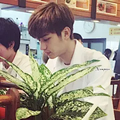 #泰国演员August# 考完试，午饭美餐了一顿这几天八月虽然没有公开活动，但是要考试还要拍戏，最后一门考试要到28号结束，辛苦咯，加油啊，希望你考出好成绩 cr.logo ​​​​