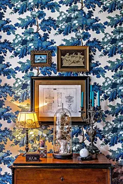 满足新老在柏林。当托马斯·车偶然发现了一个最初的1901年柏林公寓公寓,聽所有原来的细节和功能完整,他知道他是注定要让它自己。德国设计师一直受文化历史,这解释了他的本事聽修复和旧世界的对象和家具。但是,也没有太宝贵了,他使用明亮的聽颜色,大胆的壁纸和古怪的装饰使其感到现代和放松。一个完美的平衡。