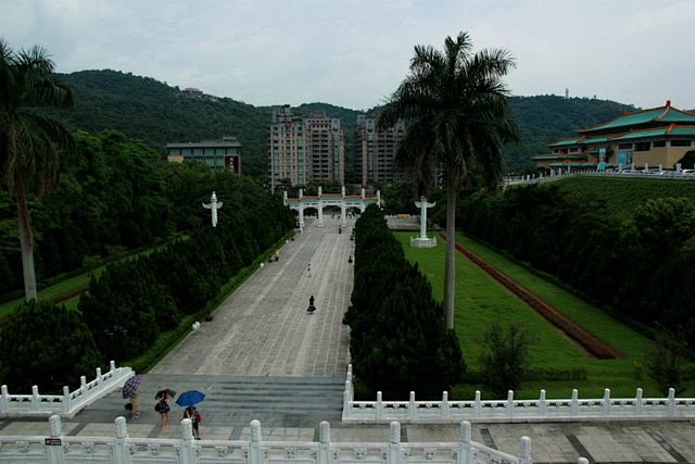 人说，北京故宫看房子，台北故宫看宝物。台...