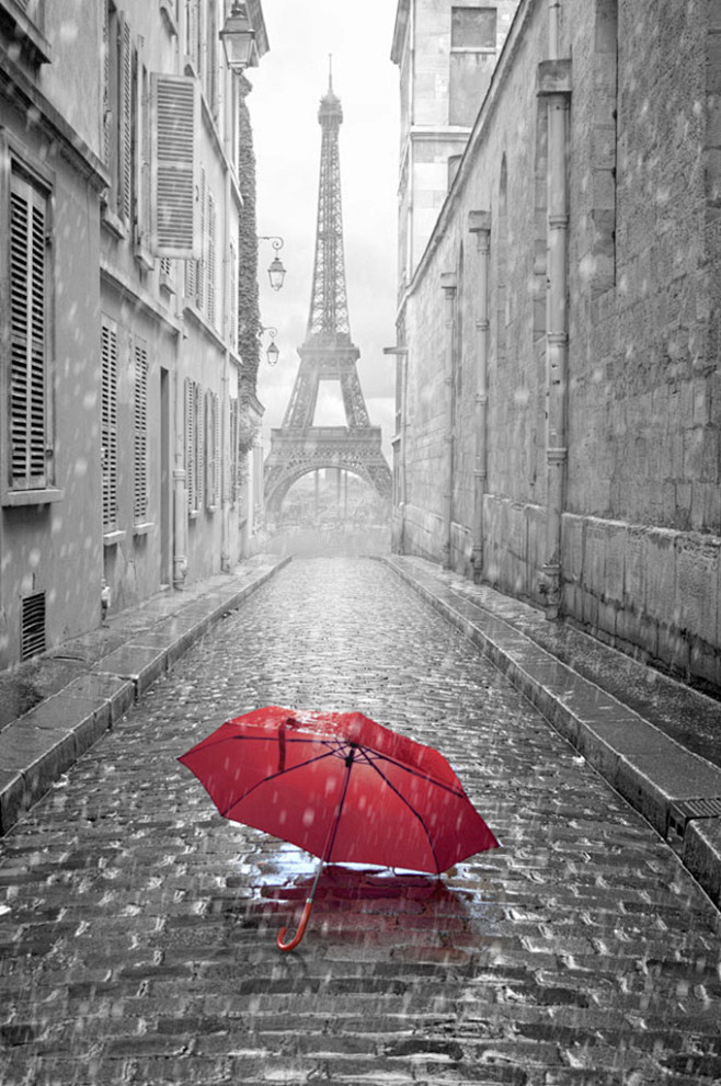 下雨天的法国巴黎街头景色高清图片