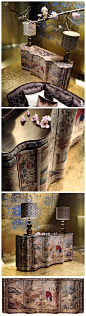 [古典雅致的波浪形Sipario木柜:再现传统经典] 意大利设计师Ferruccio Laviani为EGO设计了一个主题为“新的文艺复兴” 的家具组合。Sipario Container是其中的一件，它是表面由奥比松挂毯包裹覆盖的波浪起伏的木柜。这种特定类型的挂毯是由版画和全面的插图发展而来，起初在法国中部的克勒兹省等地区流行。对这种特殊艺术和文化的复兴运用，不仅增添了作品的复古气息，也更添一丝雅致的韵味。Sipario Container表面的挂毯描绘了一群男女正在被草地......