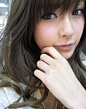 Angelababy（1989年2月28日－），本名杨颖，生于中国上海，著名影星、模特，“新四小花旦”之一。13岁时移居香港，有1/4德国血统。杨颖以其时尚靓丽的外形、活泼可爱的性格深受观众喜爱，有“宅男女神”、“潮流教主”之称，日本传媒更是封她为「香港女神」。2009年主演电影《全城热恋》正式进军影坛，其后在《第一次》、《太极》、《一场风花雪月的事》、《狄仁杰之神都龙王》等影片中担任女一号。连续三年登上福布斯中国名人榜前100名，陆续出席巴黎时装周、米兰时装周和威尼斯国际电影节等国际大场合，电影票房口碑